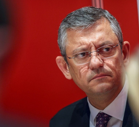 Özel'den para sayma açıklaması: Tayyip Bey soruşturmanın seçime kadar bitmemesini istiyor