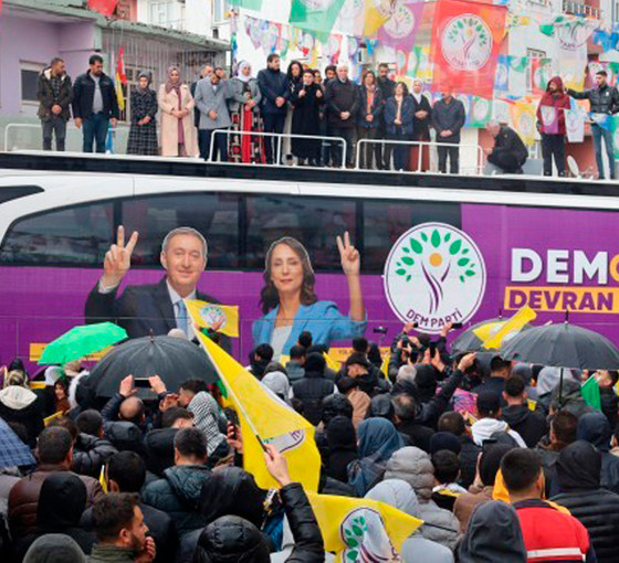 Leyla Zana Diyarbakır'da konuştu: "Kürtleri kandırabiliriz diyorlar" onlara yeter diyeceğiz