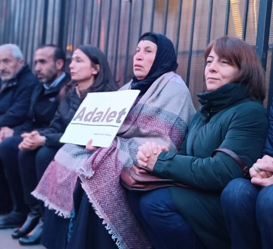 Hatimoğulları, Şenyaşar ailesinın Adalet Nöbeti'ni ziyaret etti: Şenyaşar ailesinin talebi bizim talebimizdir