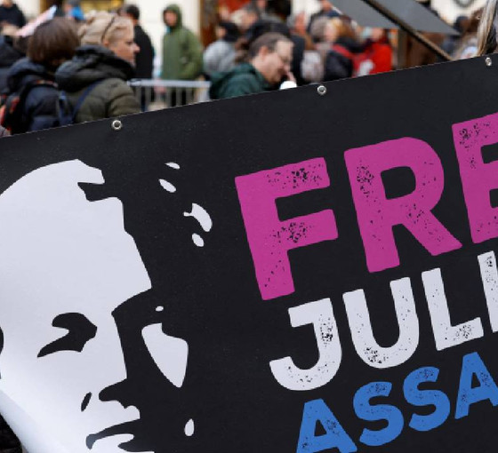 Londra'daki Yüksek Mahkeme, Assange'a, ABD'ye iadesine itiraz etme fırsatı tanıdı