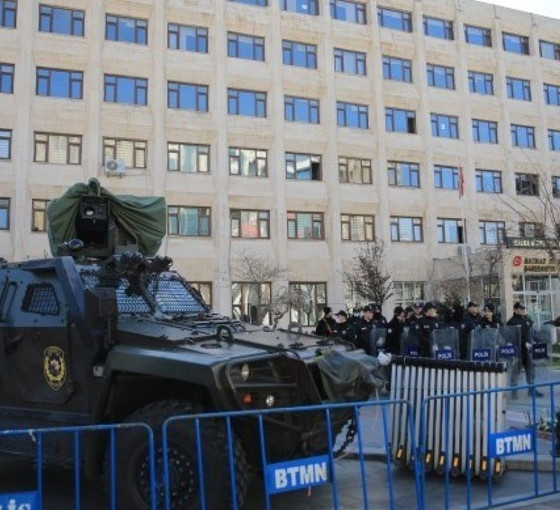 Batman'da kayyım, seçime dört kalan kadın merkezini 25 yıllığına kiraya verdi