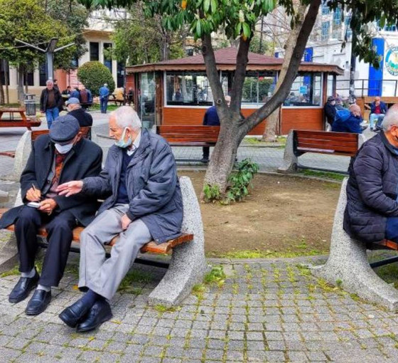 DİSK-AR: Türkiye'de yaşlılarda yoksulluk oranı 3 yılda iki kat arttı