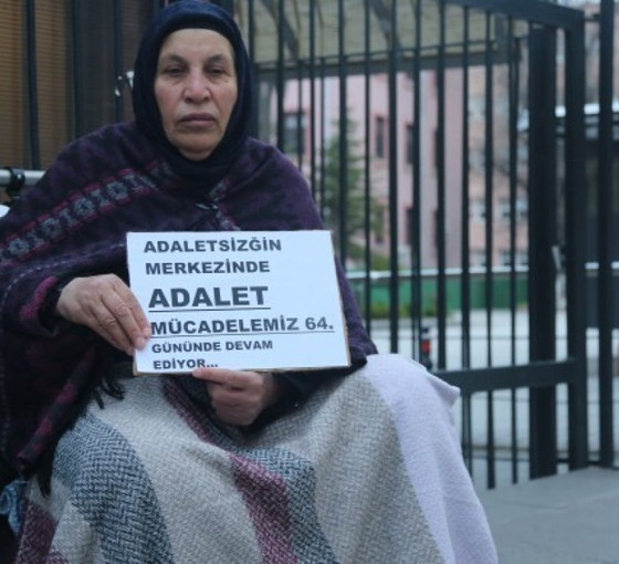 Şenyaşar ailesinin eylemine DEM Partili kadınlar ve avukatlardan ziyaret