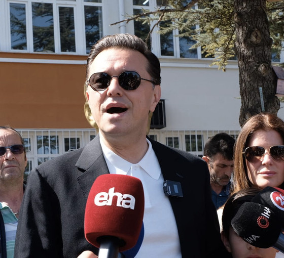 AKP'nin Eskişehir adayı Hatipoğlu gazetecileri azarladı: Ne çekiyorsun oğlum?
