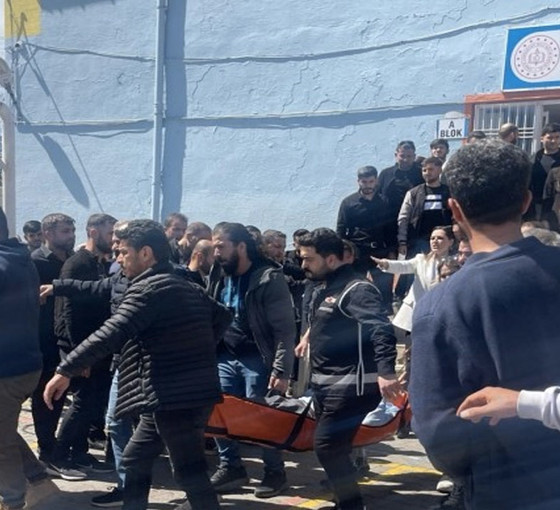 AKP’li Başkan adayı sandık görevlisine saldırdı