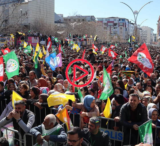 DEM Parti Van’da zaferini kutladı: 'Bu meydan bir daha kayyımlara meydan vermeyecek'