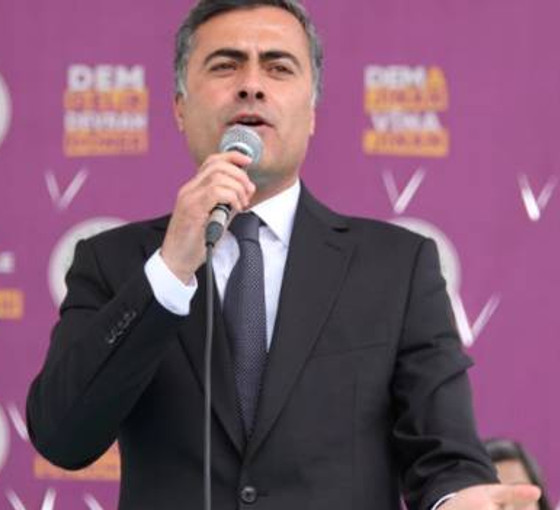 Erdoğan özeleştiriye Van’da başladı, bir teşekkürle demokrasi gelmez