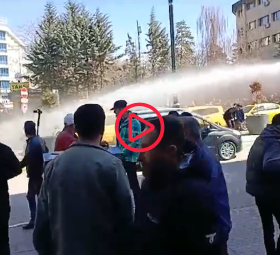 Zeydan'ın seçilme hakkının gaspına karşı Van'da yürüyüş yapanlara plastik mermili müdahale