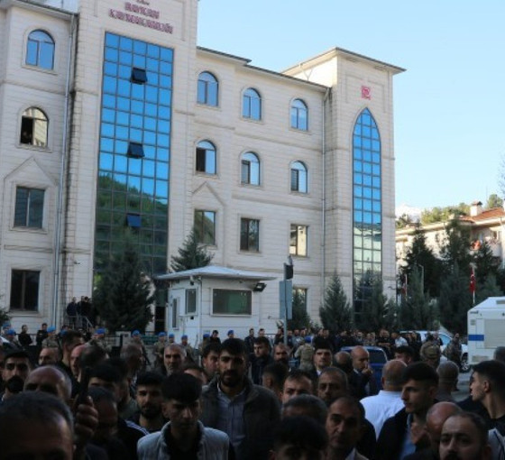 AKP Siirt'in iki ilçesinde daha aynı yola başvurdu: 'Memnu hak' itirazı