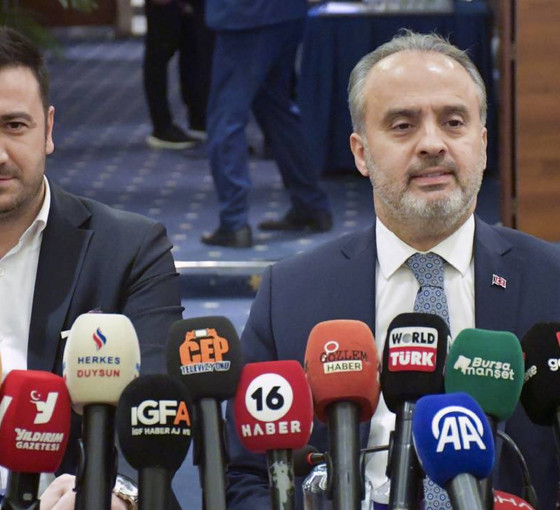Bursa'da seçimi kaybeden AKP'li Alinur Aktaş'tan veda konuşması: Demirel'in 'boş tencere' sözlerini hatırlattı