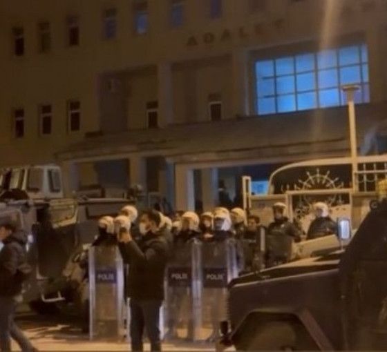 Hakkari'deki protestolarda gözaltına alınan 14 kişi tutuklandı