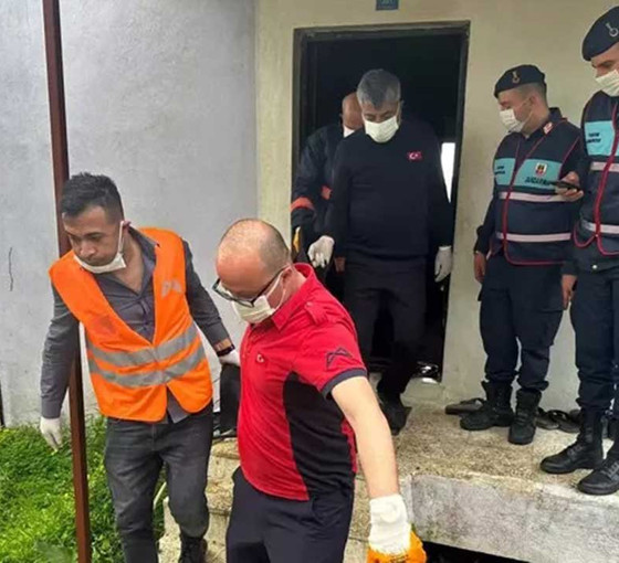 Anne ile oğlu evde, baba otomobilinde yanmış olarak ölü bulundu