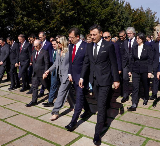 Seçim sonrası Anıtkabir'e ziyaret: Ekrem İmamoğlu'nun konuşma yapması engellendi