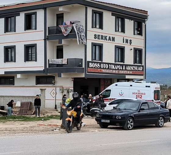 Patron ve 2 oğlu, yanlarında çalışan işçiyi dövüp tabancayla vurdu