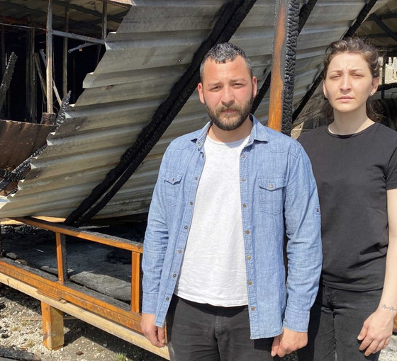 Depremzede ailenin yaşadığı konteyner yandı: 'Hiçbir şeyimiz kalmadı'