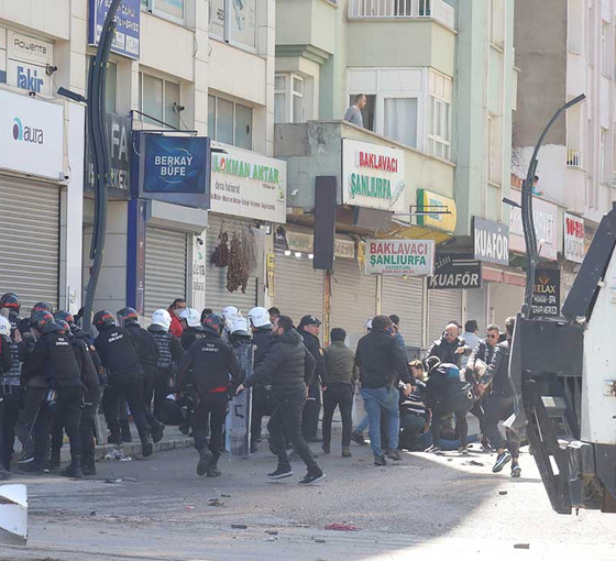 Van'daki mazbata protestolarında 30 kişi tutuklandı