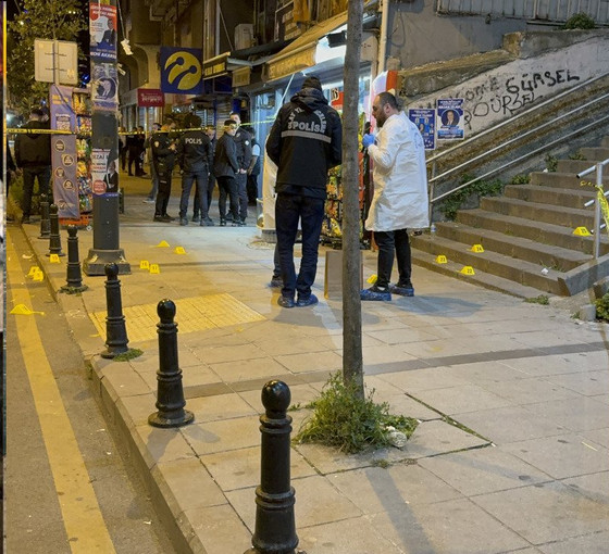 Kağıthane'de silahlı çatışma: Yoldan geçen motokurye de öldü