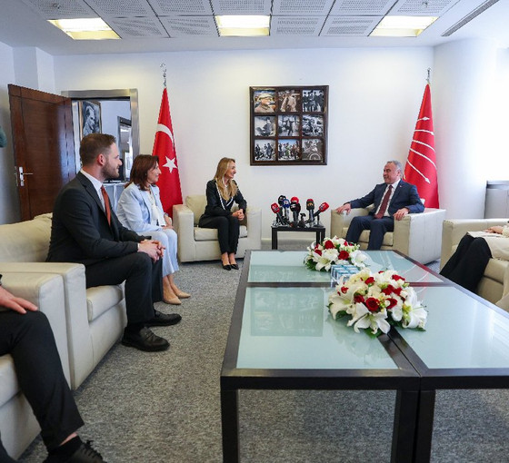 Ankara'da siyasi partiler bayramlaşıyor: AKP-CHP ziyaretinde 'birlikte çalışma' mesajları verildi