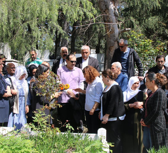Avukat Medet Serhat'ın mezarına yapılan saldırı protesto edildi: 'Bu zihniyet IŞİD zihniyetidir'