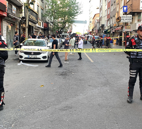Beyoğlu'nda silahlı saldırı: Bir ölü, dört yaralı