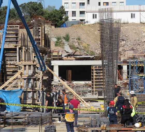 İstanbul'da iş cinayeti: Düşen beton mikserinin pompası çarptı bir işçi öldü