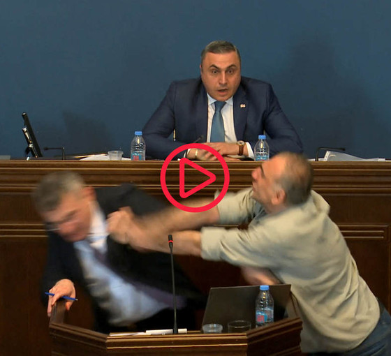 Gürcistan'da 'yabancı ajan' krizi: Parlamentoda yumruklar konuştu