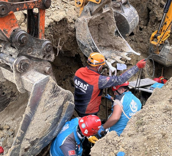 Çanakkale'de kanal kazısında göçük: Bir işçi kendi imkanlarıyla kurtuldu, iki işçi öldü