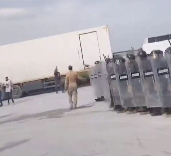 Jandarmanın kalkanı kimi koruyor, copu kimi dövüyor?