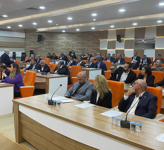AKP'li Elazığ Belediyesi'nde faaliyet raporu okunmadan oylandı, muhalefet tepki gösterdi: Yargıya taşıyacağız