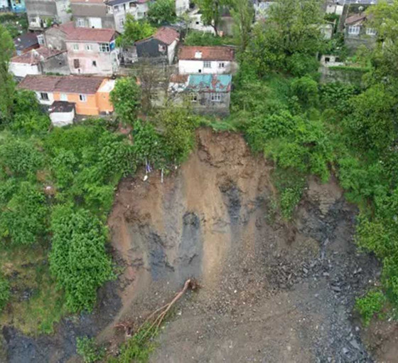 Gaziosmanpaşa’da toprak kaydı, 33 bina etkilendi, 125 kişi tahliye edildi: Altından TOKİ çıktı