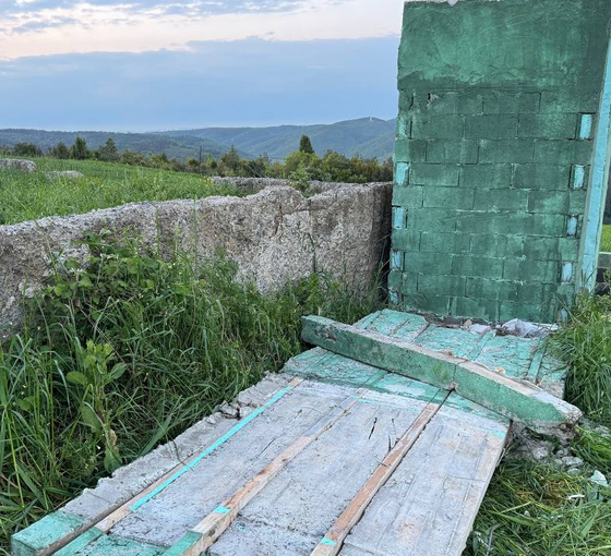 Başakşehir'de üzerine beton blok devrilen birisi ağır iki kişi yaralandı