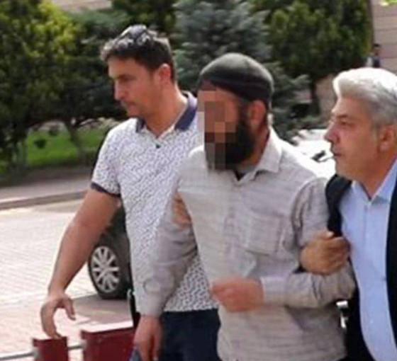 Çelenk bırakanlara 'Puta tapmayın' diye bağıran kişi gözaltına alındı