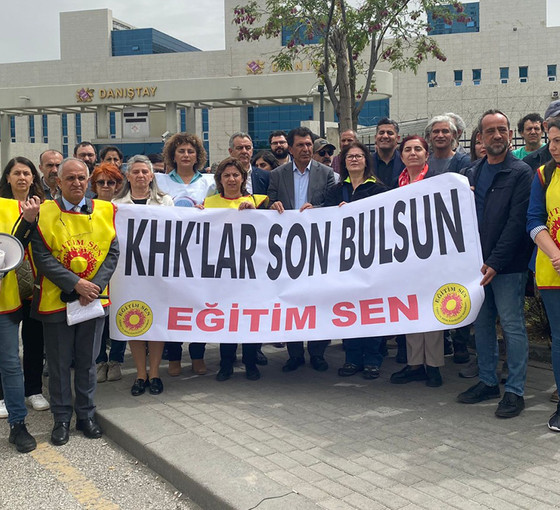 Barış Akademisyenleri Danıştay önünden seslendi: 'Akademisyenlere eziyetin yükü ikinci ihraçla ağırlaştırıldı'