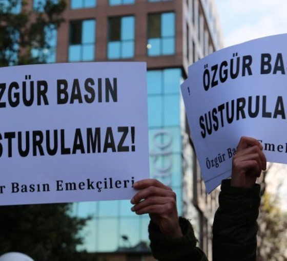 Gazetecilerden, meslektaşlarının gözaltına alınmasına tepki: 'Gözaltılar bizleri yazmaktan alıkoyamaz'