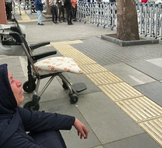 Emine Şenyaşar'ın etrafı yine polis barikatlarıyla çevrildi