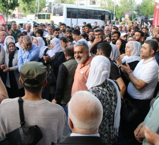 DEM Parti binasına baskın Batman'da protesto edildi: Terörize etme çabaları sonuç vermeyecek