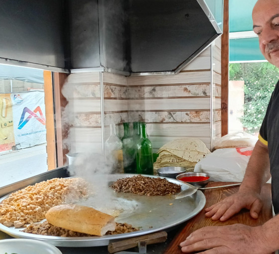 Tantuni, memleketi Mersin'de de lüks oldu: 'Hayatımda ilk kez müşteriden para alırken utandığımı hissediyorum'