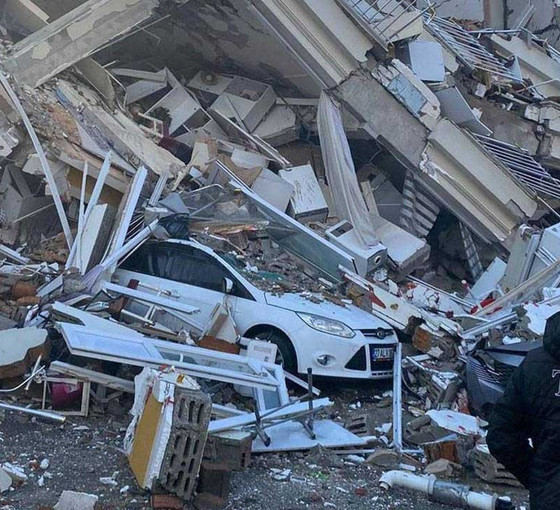 Depremde yıkılan binanın 'bulunamayan' şüphelisine PTT kargo teslim etmiş