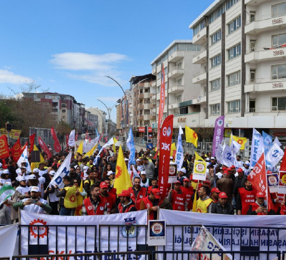 Van'da 1 Mayıs hazırlıkları tamamlandı: İşçiler, Musa Anter Parkı'nda taleplerini dile getirecek