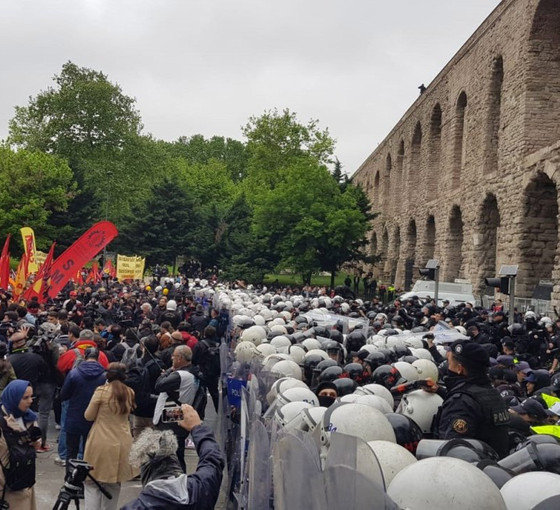 Özgür Özel, 1977 sendikasız işçiyle Taksim'e gitmek istedi, Yerlikaya olumsuz yanıt verdi