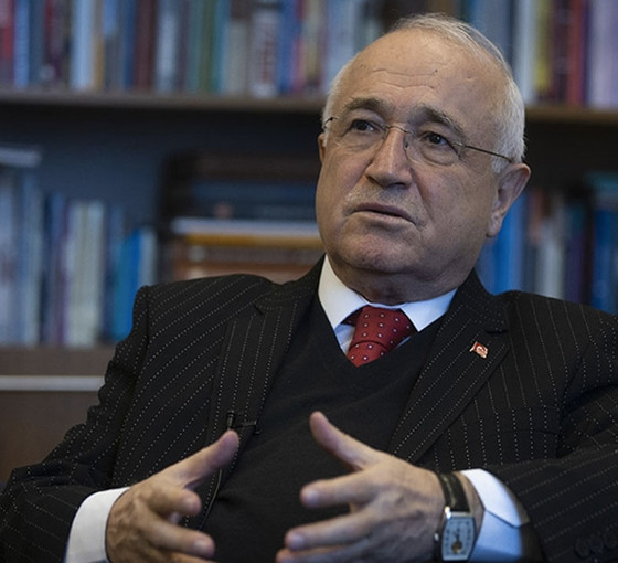 Cemil Çiçek: Anayasayı değiştirmek, Erciyes dağını taşımaktan zordur