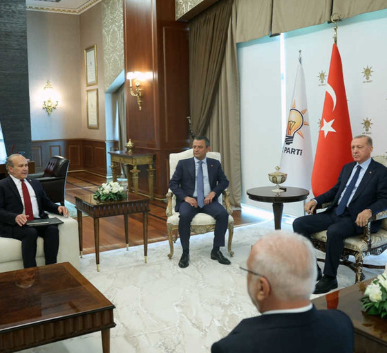 Fotoğraflarla Özgür Özel-Tayyip Erdoğan buluşması: Görüşme kaçıncı katta yapıldı, masada hangi konular var?