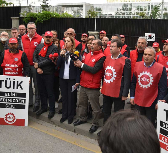 DİSK'ten TÜİK önünde protesto: Sürekli enflasyonu düşük gösteriyor