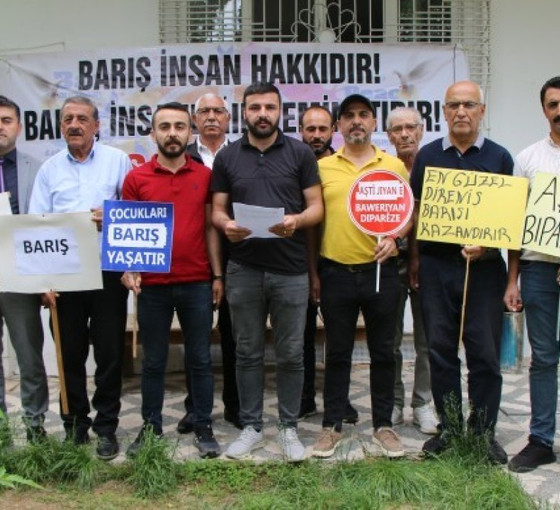 İHD'nin 'Barış Nöbeti' beş kentte sürdü: 'Barışarak iyileşebilmenin yegane yolu geçmişle yüzleşmektir'