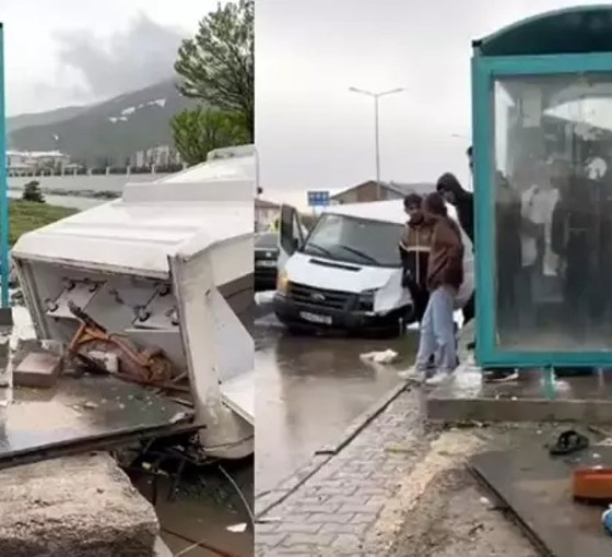 Bitlis’te minibüs kaldırımda yürüyenlere çarptı: Bir ölü iki yaralı