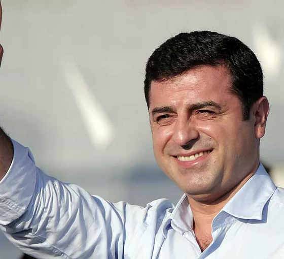 Selahattin Demirtaş'a 'hedef gösterme' davasında beraat
