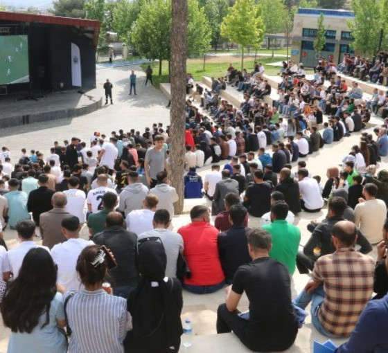 Siirtliler, Amedspor maçını dev ekrandan izledi