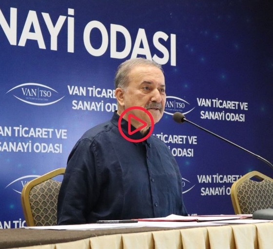 Murathan Mungan Van’da edebiyatseverlerle buluştu: 'Bir insan hangi dilde rüya görüyorsa o dilde eğitim görmeli'