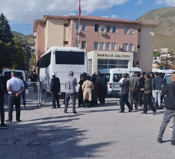 Hakkari'de Van protestosuna katılan yedi kişiye tutuklama