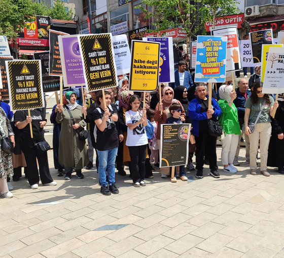 TOKİ mağdurlarından İstanbul'da eylem: 'Beş yıl geçti inşaat hâlâ yavaş ilerliyor'
